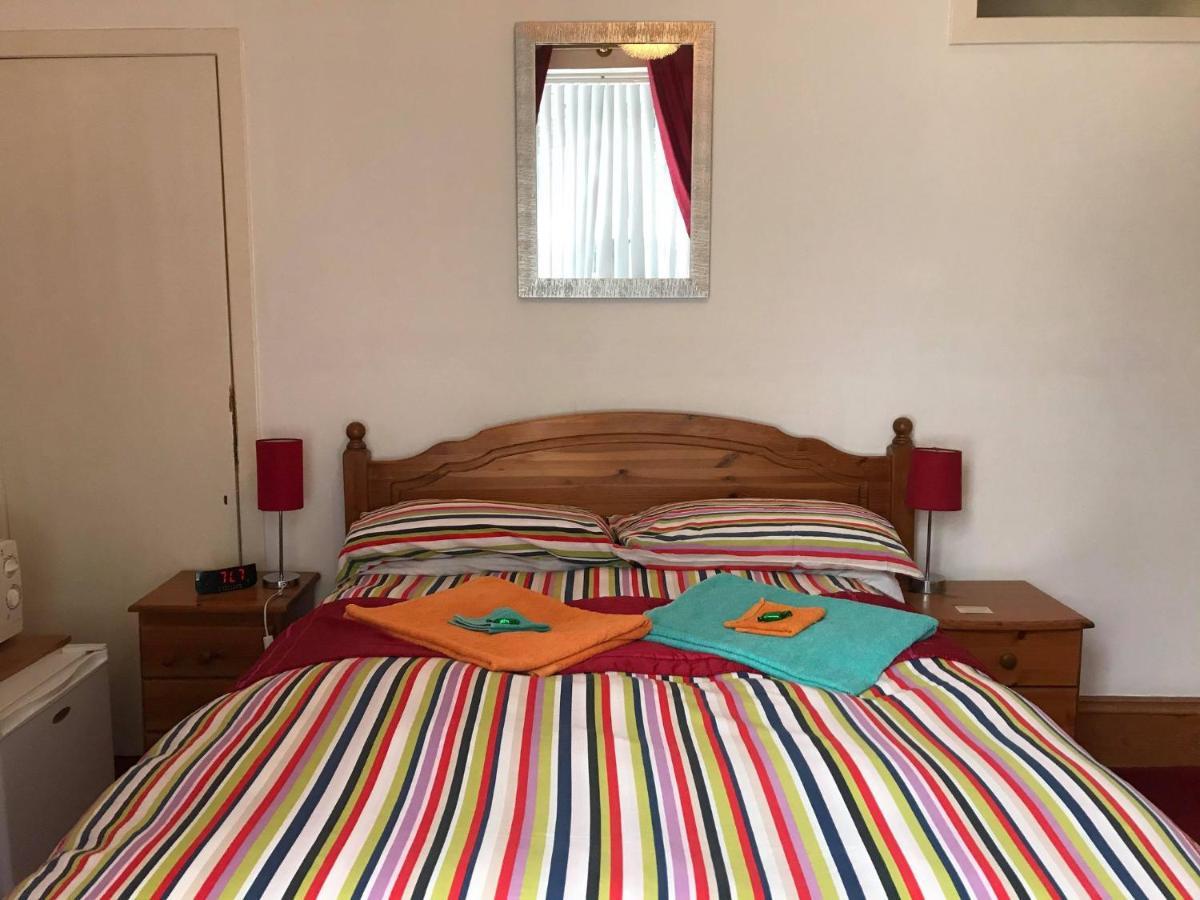 Broomlea Guest House Dyce Exteriör bild
