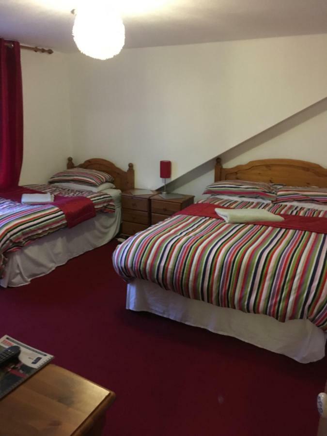 Broomlea Guest House Dyce Exteriör bild