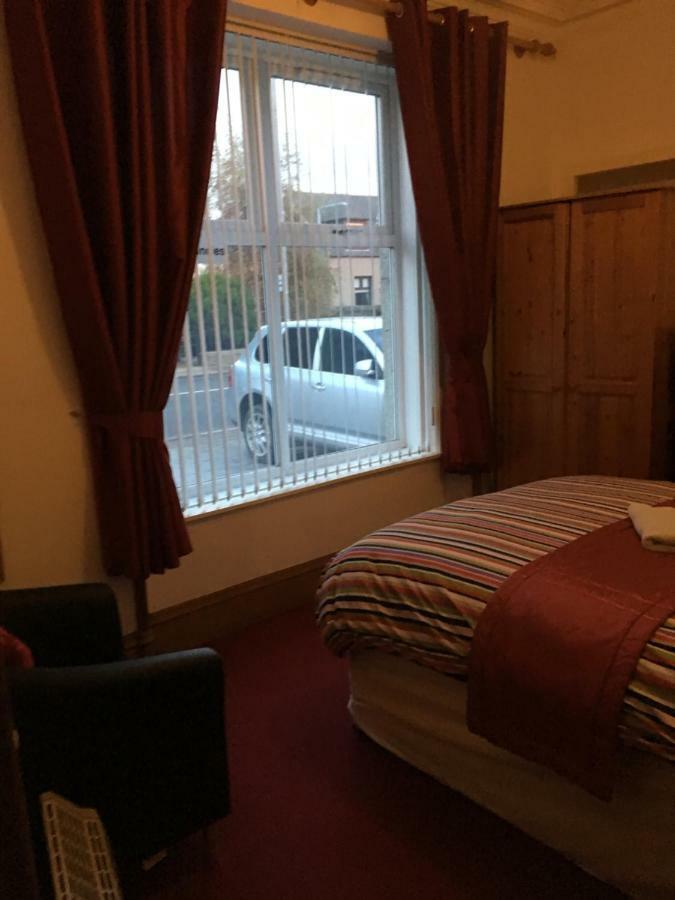 Broomlea Guest House Dyce Exteriör bild